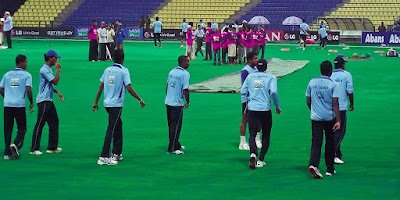 SL vs ENG 2026: कुसल मेंडिस और वेलालगे के तूफान में उड़ा इंग्लैंड, रोमांचक मुकाबले में श्रीलंका 19 रनों से जीता! 1 SL vs ENG 2026: कुसल मेंडिस और वेलालगे के तूफान में उड़ा इंग्लैंड, रोमांचक मुकाबले में श्रीलंका 19 रनों से जीता!